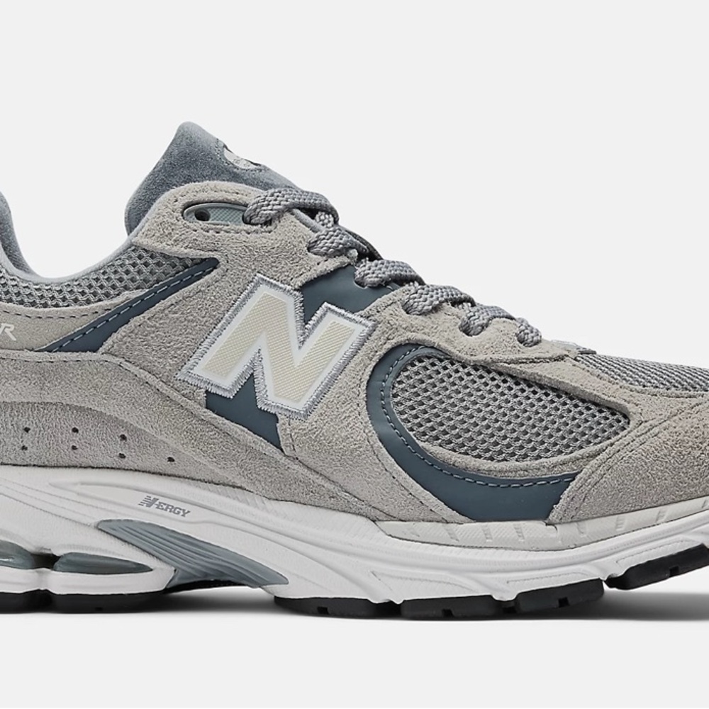 New Balance Men's BRAND NEW SIZE 11- 2002R Gray and White Sneakers